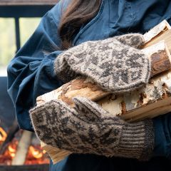 Free Pattern: Villava Mittens
