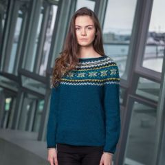 Alppitähti-kaarrokeneule neulotaan ohuesta Istex Einband -villalangasta.