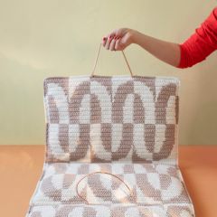 Free Pattern: Molla Mills Kallio Folding Cushion