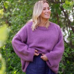 Iina-paita kanervan s&auml;vyss&auml; Lankava Hellist&auml; ja Austermann Kid Silkist&auml;, mallikuva paidasta