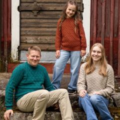 Mainio-sukkalangasta neulotut pintaneulepuserot sopivat koko perheelle.