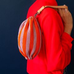Molla Mills Linja Bag is crocheted with Lankava Lyyli Cotton Yarn using colors Marigold 824 and Light old rose 826. The bag has a short leather strap.