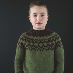 Koulukas-lastenneule neulotaan alhaalta ylös Istex Spuni -merinovillalangasta.