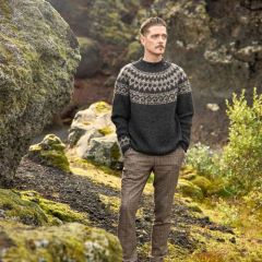 Musta Islantilainen villapaitaohje Alexander.