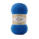 Alize Diva yksivärinen ja Alize Diva Batik kirjava akryylilanka, 100 % mikrokuituakryyli. Kuvassa sävy 132 sininen.