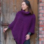 Pehmeä poncho valmistetaan sormineulomalla Alize Puffy -lenkkilangasta.