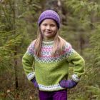 Istex Fjallalopi-langasta neulottu monivärinen lasten Riddari-neule sopii monen ikäiselle.