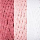 Sävymalli Tähtönen-matto -piristyspussille. Kuvassa värimallit Essi-ontelokuteen sävyistä 13 Tumma roosa, 33 Hietaroosa ja 02 Luonnovalkoinen.