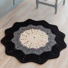 Lilli-ontelokuteesta virkattu Tähtönen-matto.